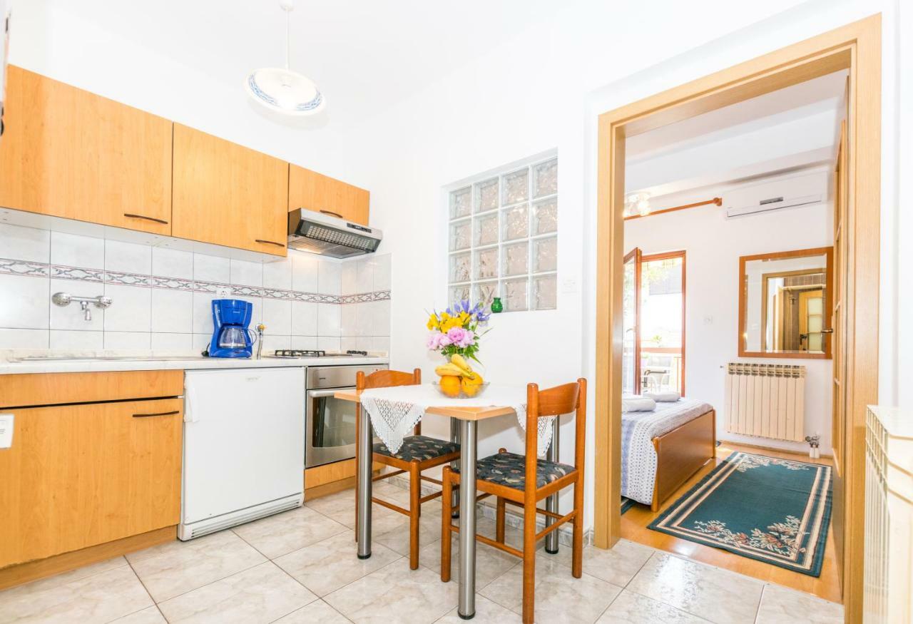 Apartment Darinka Pula Exterior foto
