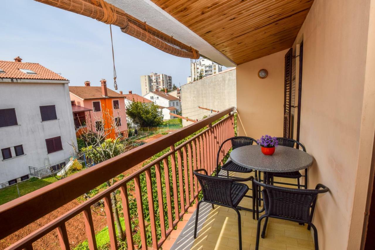 Apartment Darinka Pula Exterior foto